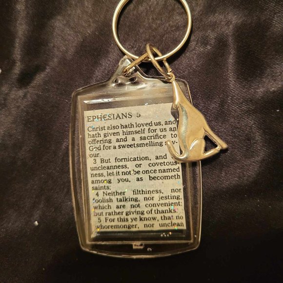 Bible Scripture Keychain with Howling Wolf Pendant - Picture 1 of 3